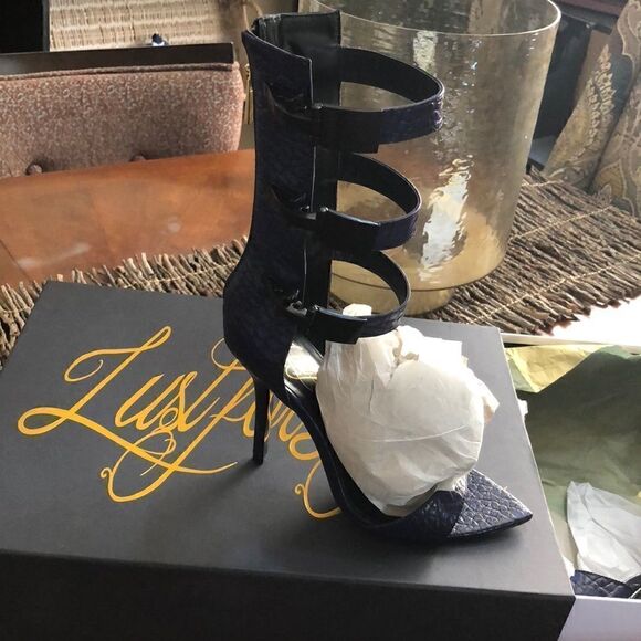 Pointy Leather gladiator style heel, sz 9 NWT - Picture 1 of 3